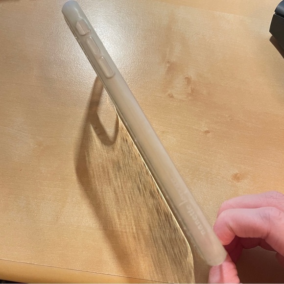 ✨HOST PICK✨ Nanette Lepore iPhone 11 / iPhone XR Clear Glitter Case - Picture 4 of 7